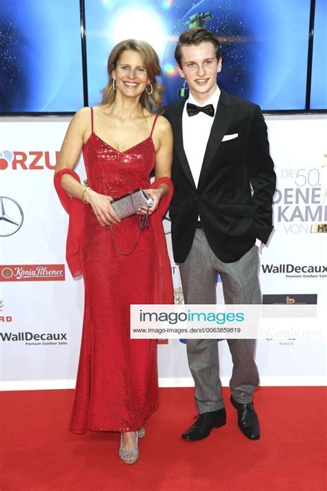 „es gibt vertreter in den medien, die häme und. Stockfoto katrin mueller hohenstein mit sohn niklas bei