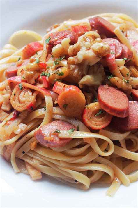 Heat ¼ cup oil in a large heavy pot over medium. Recipe: Walnut Aglio e Olio