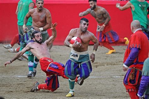 Listed below are the 20 sports and recreational activities most commonly seen in the emergency room for head injuries. Calcio Storico - The most brutal sport in the world! - BET-IBC
