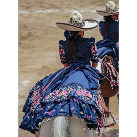 Find a collection of paintings, prints. Pin de Monce en Vestidos Escaramuza | Vestidos escaramuza ...