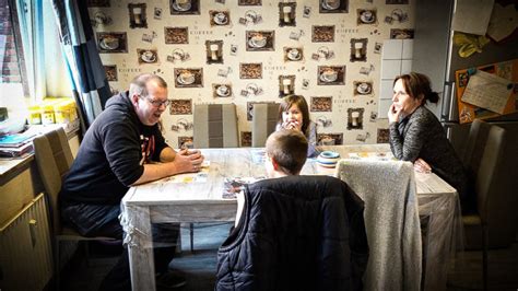 Kölner Familie findet keine Wohnung | SAT.1 NRW - Die ...