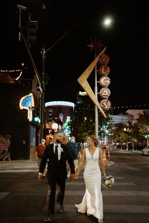 A Classic Timeless Desert Vegas Elopement