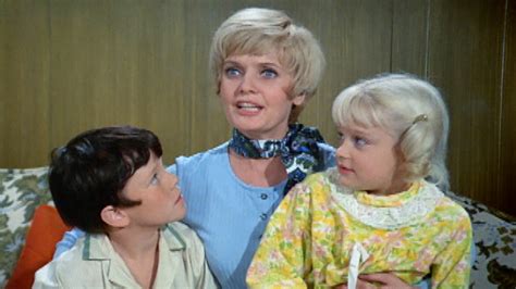 Watch The Brady Bunch Season 1 Episode 23 To Move Or Not To Move Full Show On Paramount Plus