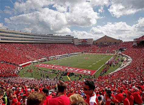 While normally not an issue in iowa in september and october, there have been why do college football stadiums and nfl stadiums tend to have completely different designs? College Football Top 15 Stadiums - Field Street Forum