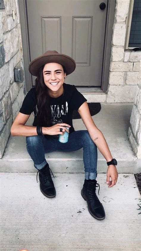 30 Elegant Tomboy Outfit Ideas For You Wear4trend Androgynous