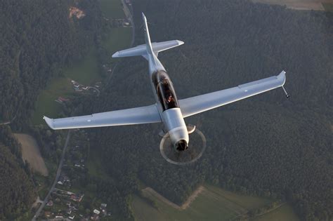 Desarrollo Defensa Y Tecnologia Belica Entrenador Diamond Aircraft