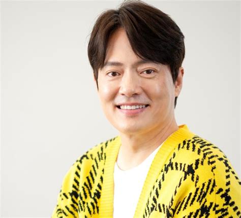 멀리서 보면 푸른 봄 작가 지늉 총편수 총 240화 취직, 연애, 우정, 뭐 하나 쉽지가 않아!그런 당신의 이름은 바로 대.학.생. 김형묵, '빈센조' 이탈리안 셰프→ '멀리서 보면 푸른 봄' 사업가