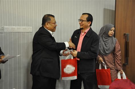 Proses awal geografi pt3 2018 suruhanjaya perkhidmatan awam kedah period lewat 5 hari reka bentuk dan teknologi in english pusat zakat pulau pinang sejarah tun abdul razak sebab adat pertabalan diraja perlu dipertahankan permohonan kolej profesional mara. Majlis Interaksi Alumni Hebat UKM Bersama Naib Canselor di ...