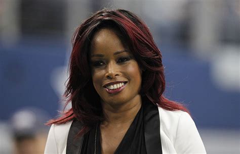 Sideline Reporter Pam Oliver Suffered A Concussion When She Got Hit In