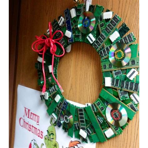 A Wreath For Your Tekky Nerd Side Office Christmas