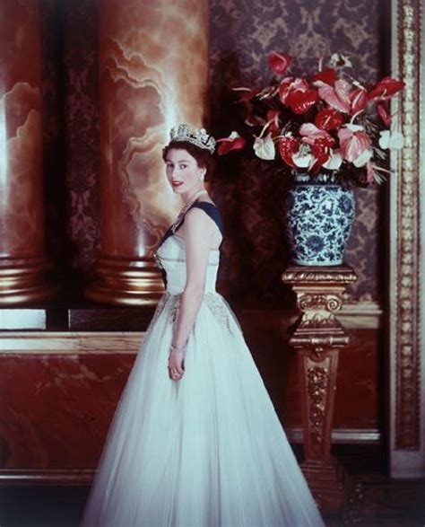 Queen Elizabeth Ii By Cecil Beaton 2020 Photography Artsper