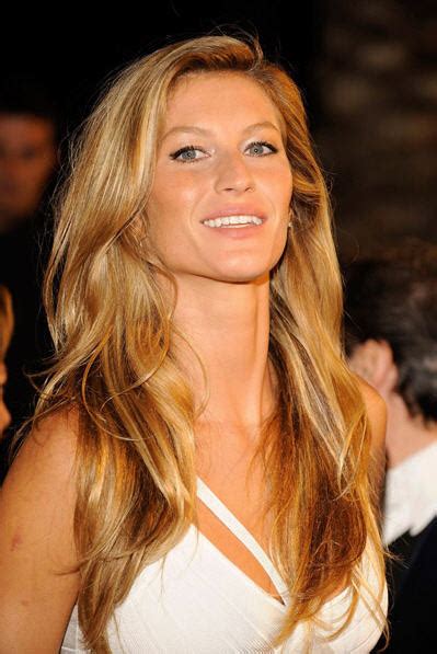 Can any experts identify which approx year and show? Wigs.com: Trendspotting | Brond for Fall