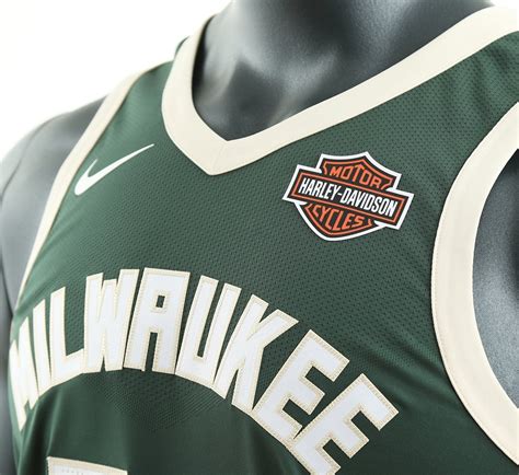 The milwaukee bucks are an american basketball team competing in the easter conference central division of the nba. Milwaukee Bucks anuncia patrocínio em sua camisa - Show de ...