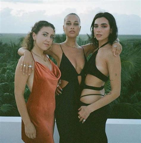 Club de fans oficial de @dualipa en méxico!. Las imágenes por las que los fans critican a la cantante ...