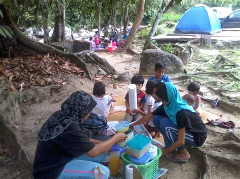 Kami ajak anda mengunjungi 11 air terjun untuk mencapai air terjun yang satu ini anda harus melalui jalanan yang curam, namun begitu tiba di sana. Berkelah di Air Terjun Ulu Sedim | Ourkizuna
