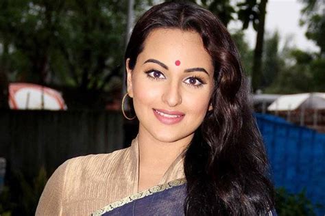 7 Reasons Why Sonakshi Sinha Is A Perfect Mix Between Traditional And