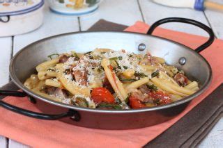 Preparate gli asparagi come nella ricetta sopra. Ricetta pasta asparagi e salsiccia | pasta con asparagi ...