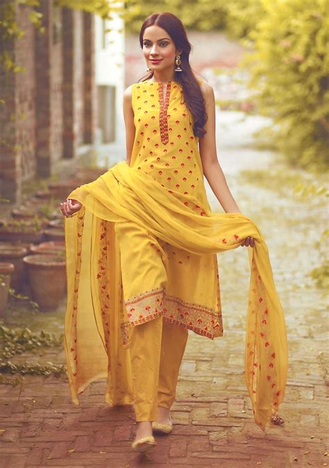 The Beautiful Clothes Of India Indian Fashion Summer Fashion Outfits