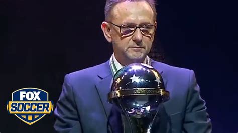 Wählen sie aus erstklassigen inhalten zum thema copa sudamericana trophy in höchster qualität. Chapecoense received the Copa Sudamericana trophy | FOX ...