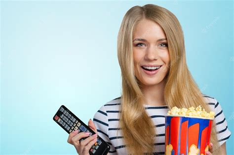 Premium Photo Girl Eating Popcorn And Watching Tv