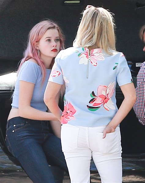 Reese Witherspoons Daughter Pink Hair Ava Phillippe Teen Vogue