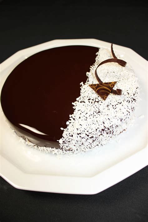 Zum verarbeiten wird die grundmasse erwärmt und mit wasser oder eiklar verdünnt. Miroir Chocolat & Coco Spiegelkuchen | Glasur für kuchen ...