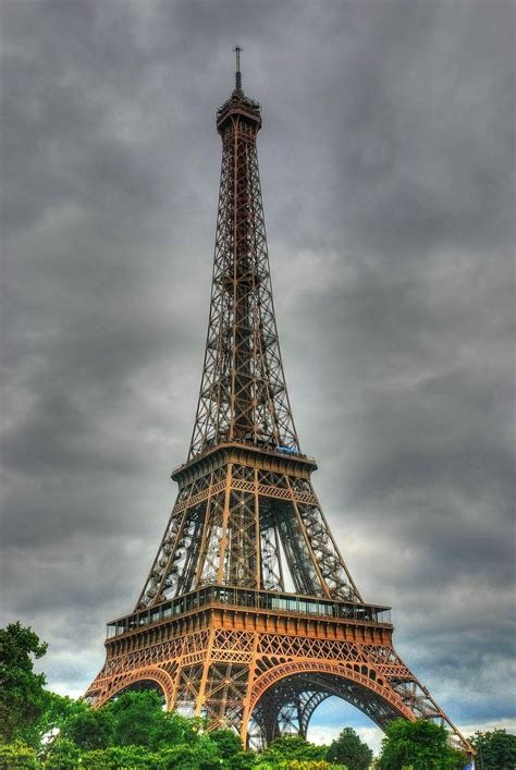 The huge iron structure build in paris between 1887 and 1889 as a symbol of the human technological progress, was originally the entrance the eiffel tower with its height of 300 meters had been for a long time the highest structure in the world. Paris: Paris Tower
