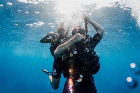 How To Equalize The Pressure In Your Ears When Scuba Diving Desertdivers