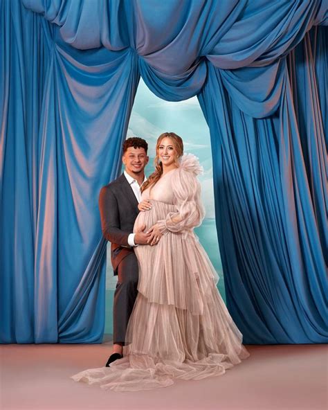 Pregnant Brittany Matthews Poses With Fiancé Patrick Mahomes In