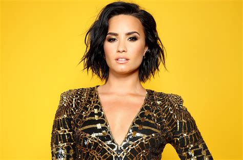 Demi Lovato Shuts Down Her Twitter and Instagram Feeds | Billboard