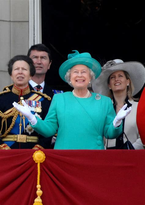 Heres Why Queen Elizabeth Ii Has Two Birthdays Every Year Huffpost Life