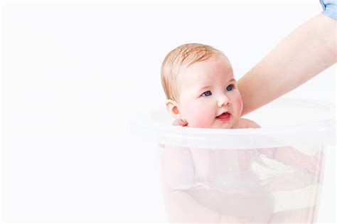 Introducing awesome baby bath tubs that make a real splash. Tummy Tub The Original Bath Bucket Clear