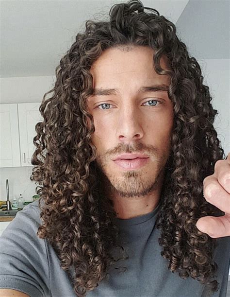 9 Jaw Dropping Curly Hairstyles For Men