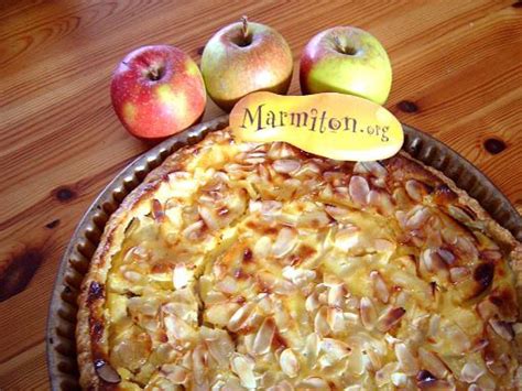1pâte sablée, 800 g de tiges de rhubarbe, 100 g de sucre roux. Tarte à la rhubarbe, aux pommes et aux amandes | Recette ...