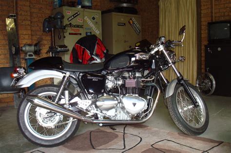 The original concept of the thruxton has been kicking around triumph's headquarters over in hinckley, england, since 1996, when the more specifically the thruxton 500 endurance race in england that in 1969 saw triumph take the top three podium positions. 2004 Triumph Thruxton 900 900cc - JBW2482166 - JUST BIKES