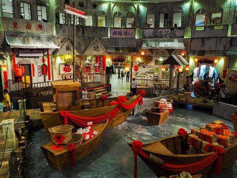 Chinese new year is just around the corner and some of you are probably still deciding where to teaffani catering chinese new year set and gift box. Queensbay Mall_2015_4 | Chinese new year decorations ...
