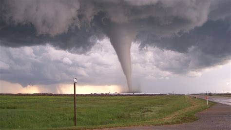 > foto pogledajte što je ostalo u češkoj nakon prolaska razornog tornada. Tornado w Kanadzie. Bilans żywiołu - Wiadomości