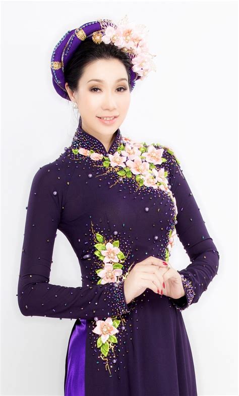 Trịnh Kim Chi Khoe Vóc Dáng đẹp Bất Chấp Tuổi 46