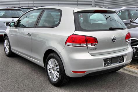 The golf knows how to carry itself, as well as your things. Volkswagen Golf 1.6 2009 - Technical specifications