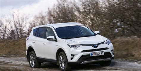 TEST Toyota RAV4 2 5 Hybrid Lounge 4WD ALLES AUTO