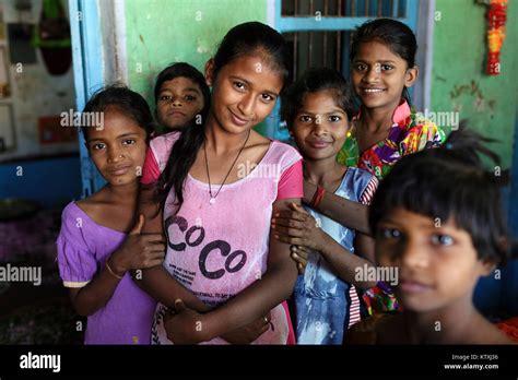 Glückliche Indische Mädchen Fotos Und Bildmaterial In Hoher Auflösung Alamy