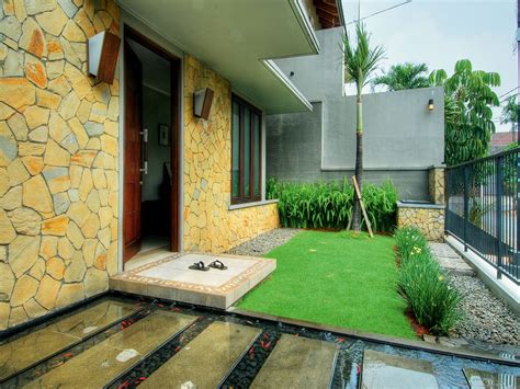Sebenarnya membuat teras rumah tidak hanya bagian yang langsung terlihat dari luar rumah. 63 Teras Rumah Minimalis Batu Alam Yang Tampak Natural dan ...