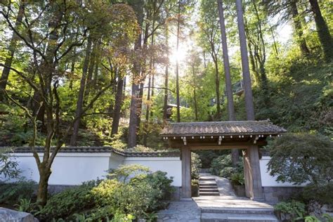 Leave Ordinary Life Behind At A Japanese Garden In Oregon