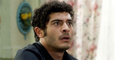 Eskiden kilolu olan uraz kaygılaroğlu'nun, 140 kilo olduğu fotoğrafları ekrana geliyor. Burak Deniz is in talks with the most ambitious series of the new season!