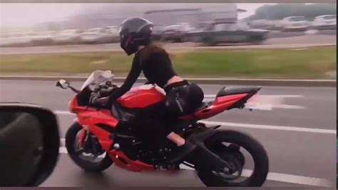 Beautiful Lady Biker Performs Amazing Highway Motorcycle Stunts Riding