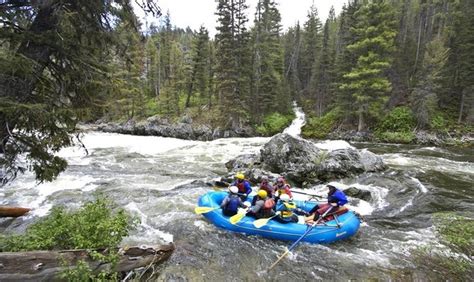 The Most Thrilling Places To Go Whitewater Rafting