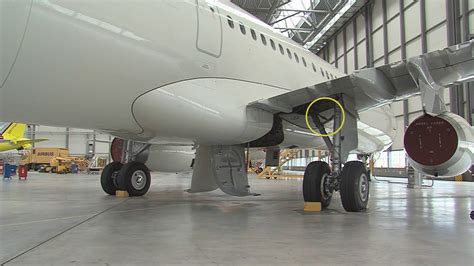 Airbus A320 Opening Main Landing Gear Doors On Ground Youtube
