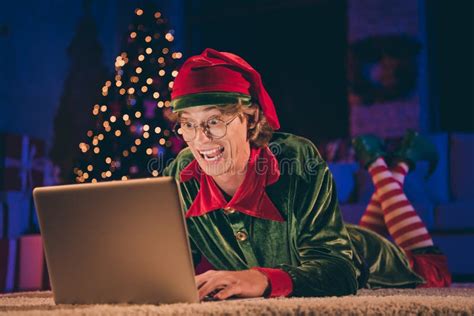 Shocked Crazy Elf Read X Mas Congratulation On Laptop Floor Wear Green