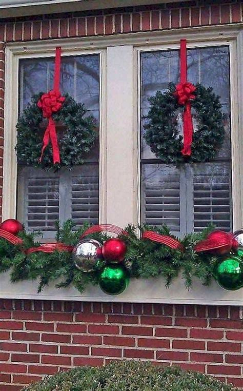 30 Christmas Outdoor Window Decor