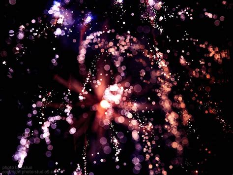 How To Capture Artistic Handheld Shots Of Firework Displays Mesh